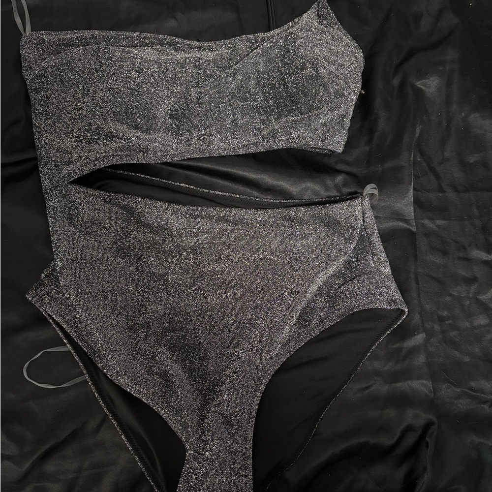 VS One-Shoulder Cut-Out Bathing suit